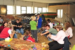 Erntekrone wird von den Landfrauen gebunden