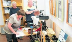 Heimatstube Frau und Herr Hippe mit B&uuml;rgermeister Albrecht Schneidewind